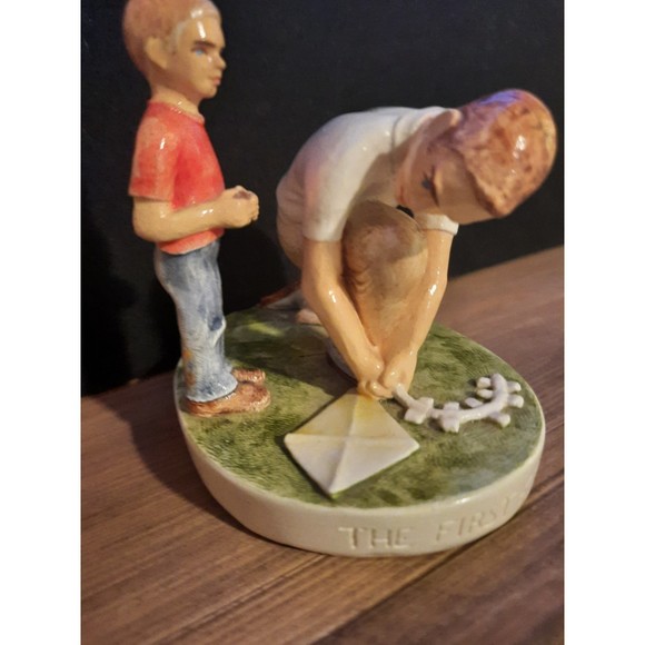 Sebastian Miniatures "First Kite" Signed - Picture 6 of 10